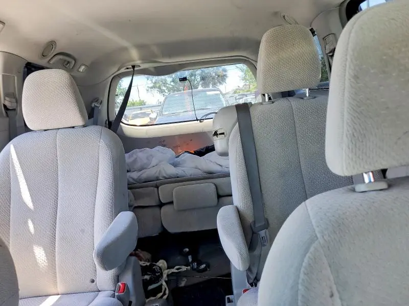 2014 TOYOTA SIENNA LE  