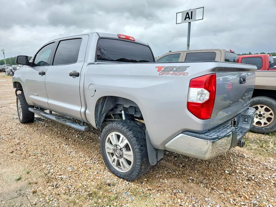 2015 TOYOTA TUNDRA CREWMAX SR5  