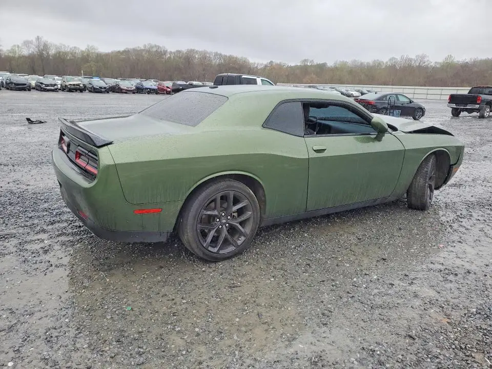 2022 DODGE CHALLENGER SXT  