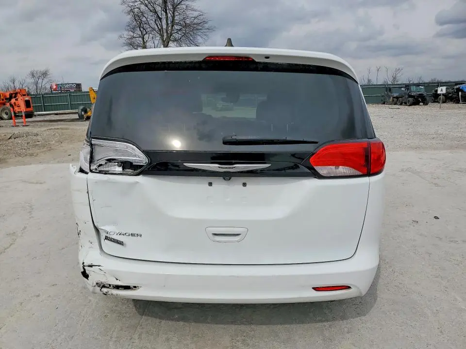 2023 CHRYSLER VOYAGER LX  