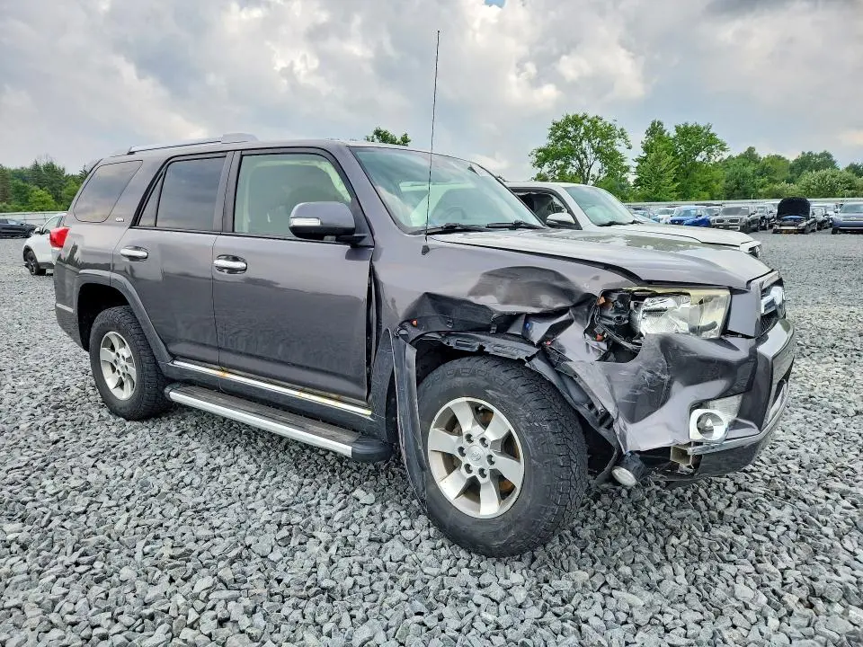 2013 TOYOTA 4RUNNER SR5  