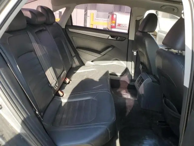 2015 VOLKSWAGEN PASSAT SE  