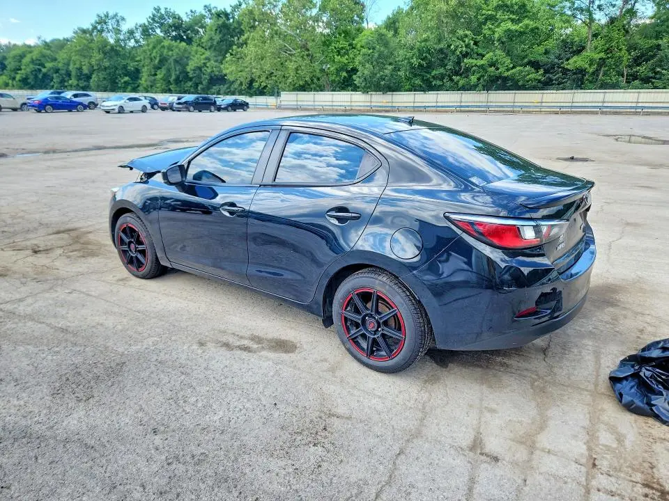 2019 TOYOTA YARIS XLE  