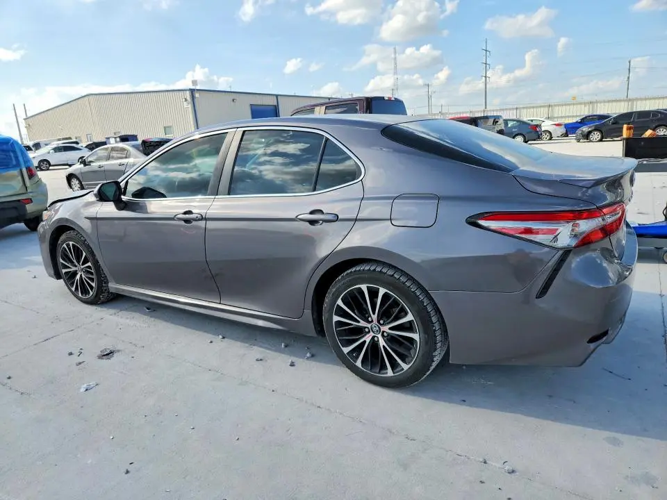 2018 TOYOTA CAMRY SE  