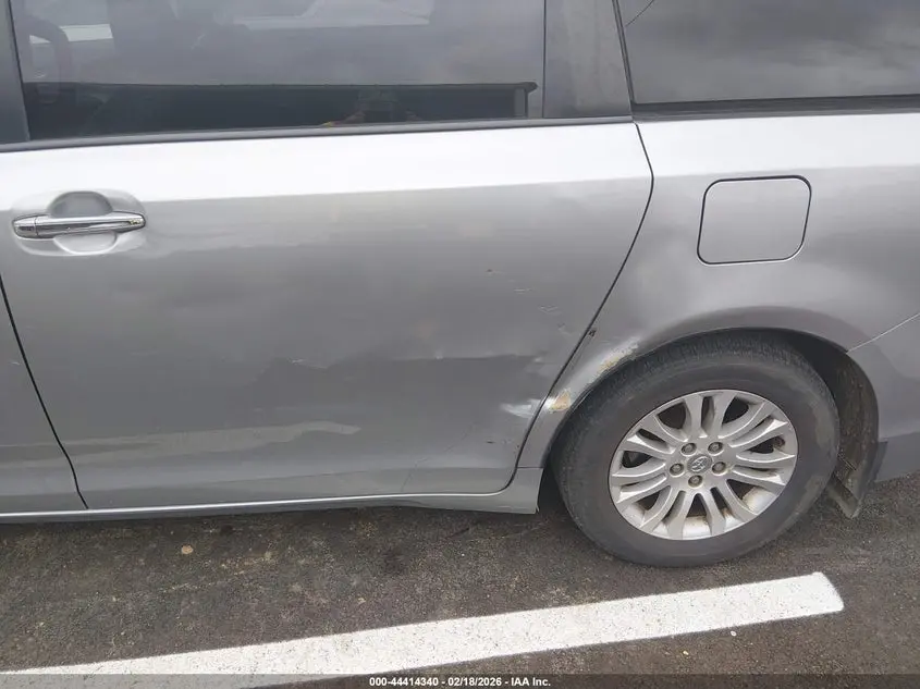 2013 TOYOTA SIENNA XLE V6 8 PASSENGER