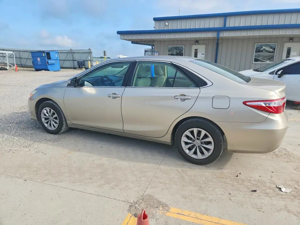 2016 TOYOTA CAMRY LE  