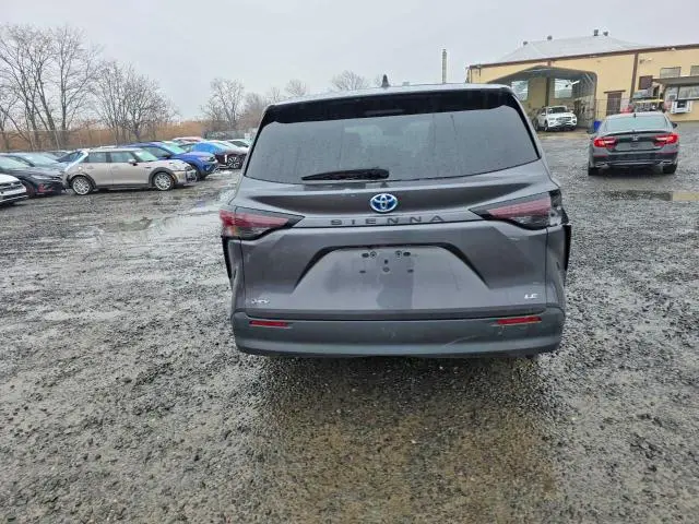 2025 TOYOTA SIENNA LE  