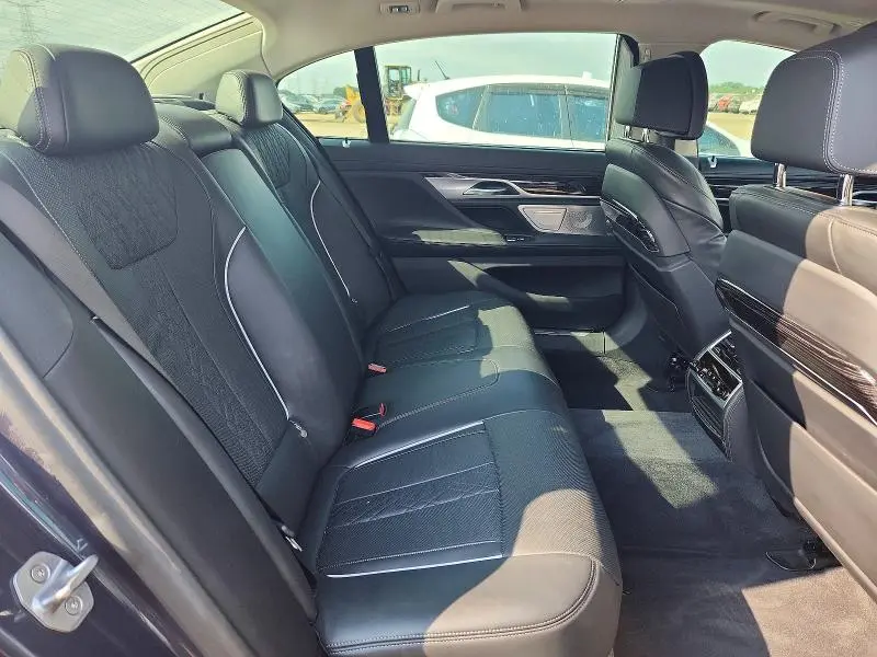 2020 BMW 750 XI  