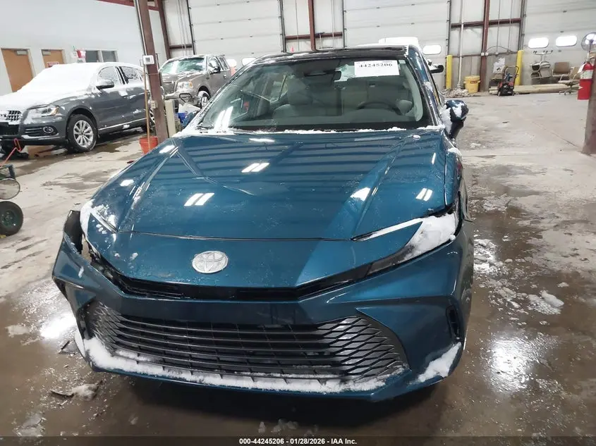 2025 TOYOTA CAMRY XLE