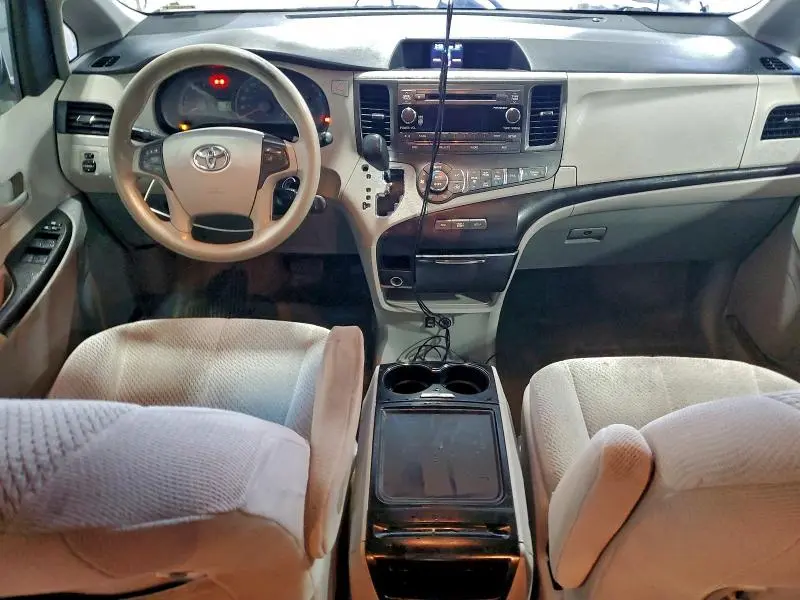 2014 TOYOTA SIENNA LE  