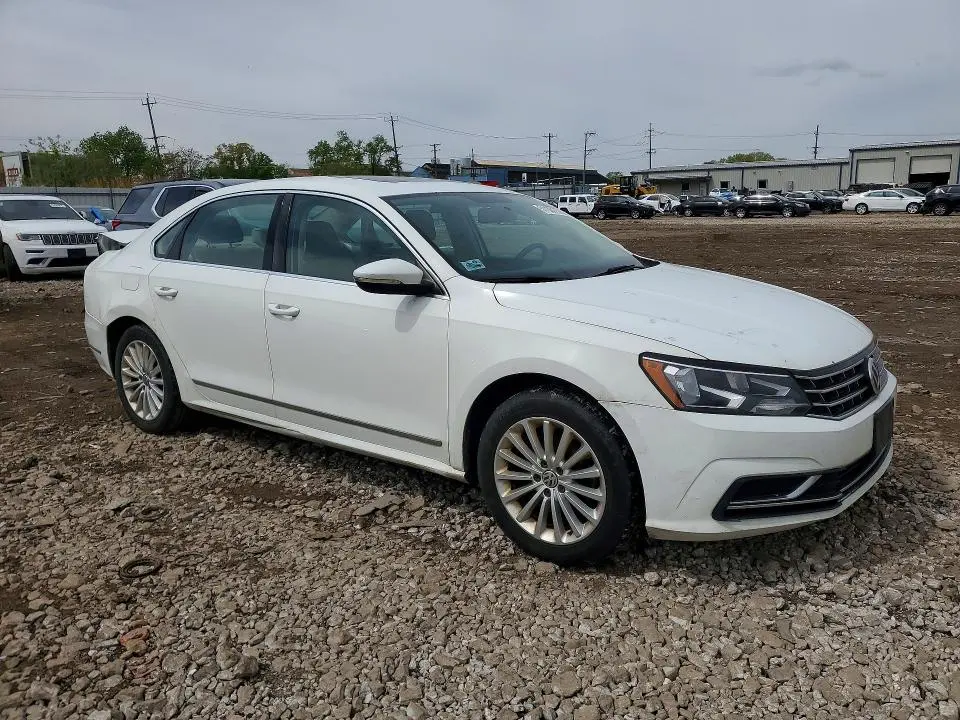2017 VOLKSWAGEN PASSAT SE  