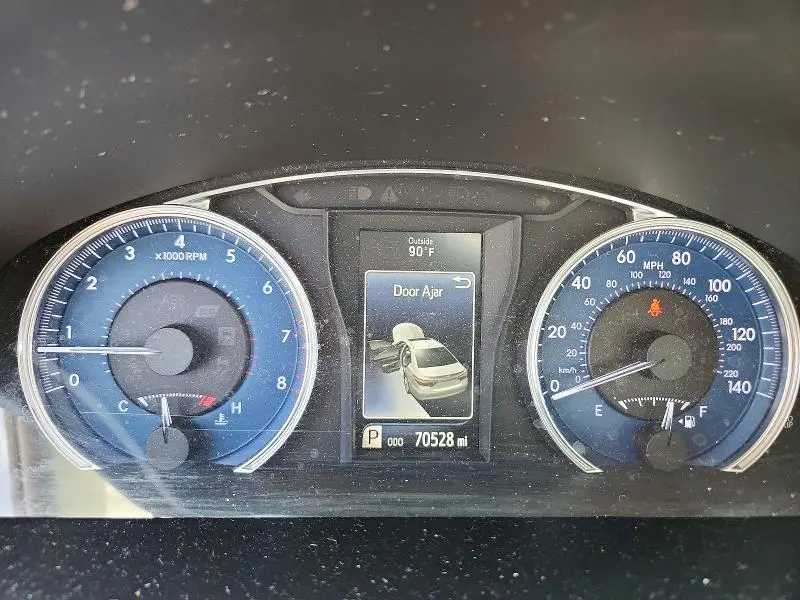 2017 TOYOTA CAMRY XLE  
