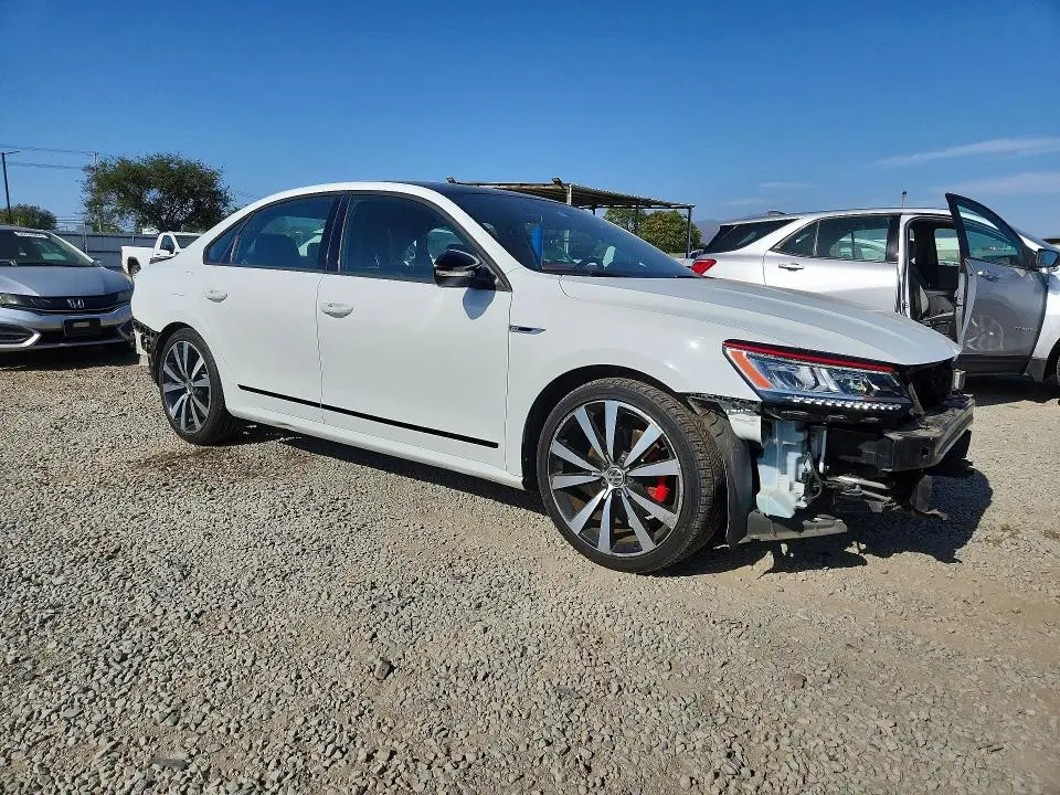 2018 VOLKSWAGEN PASSAT GT  