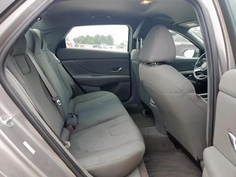 2023 HYUNDAI ELANTRA SE  