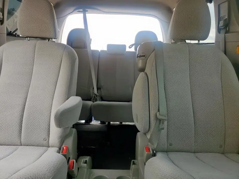 2012 TOYOTA SIENNA LE  