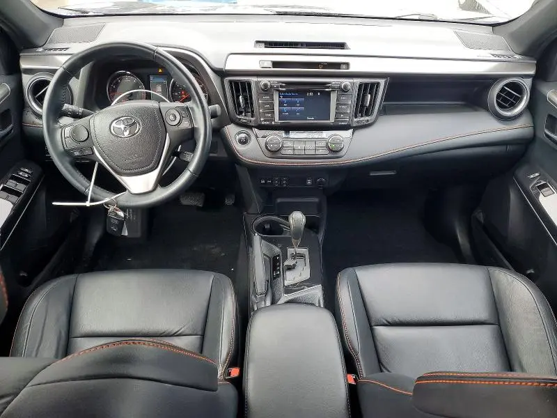 2016 TOYOTA RAV4 SE  
