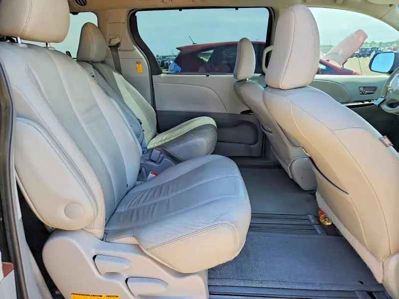 2014 TOYOTA SIENNA XLE 8-PASSENGER  