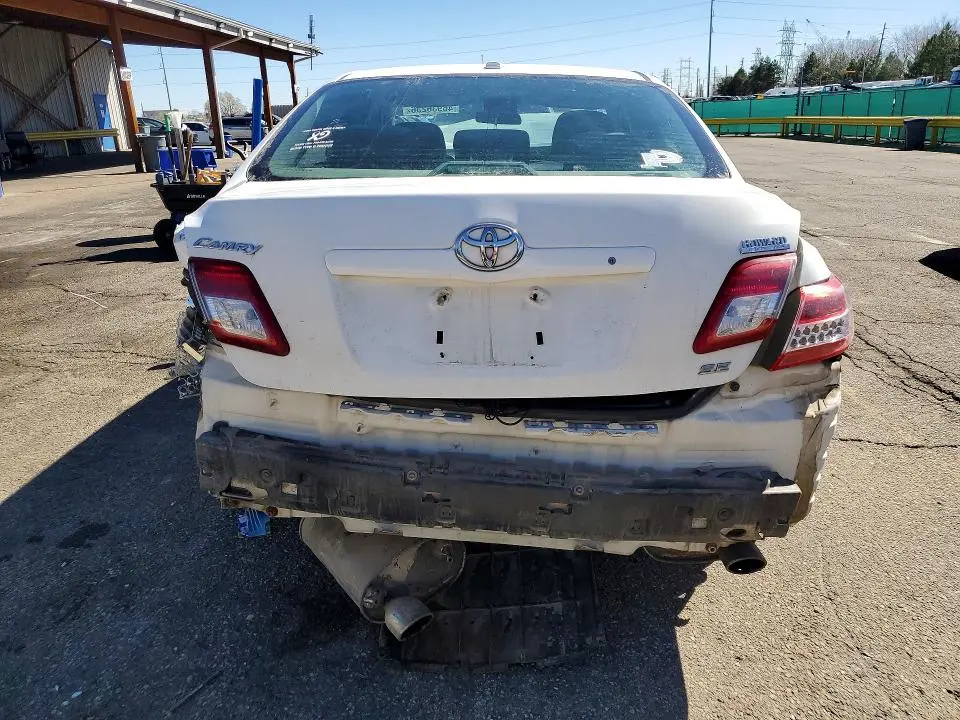 2011 TOYOTA CAMRY SE  