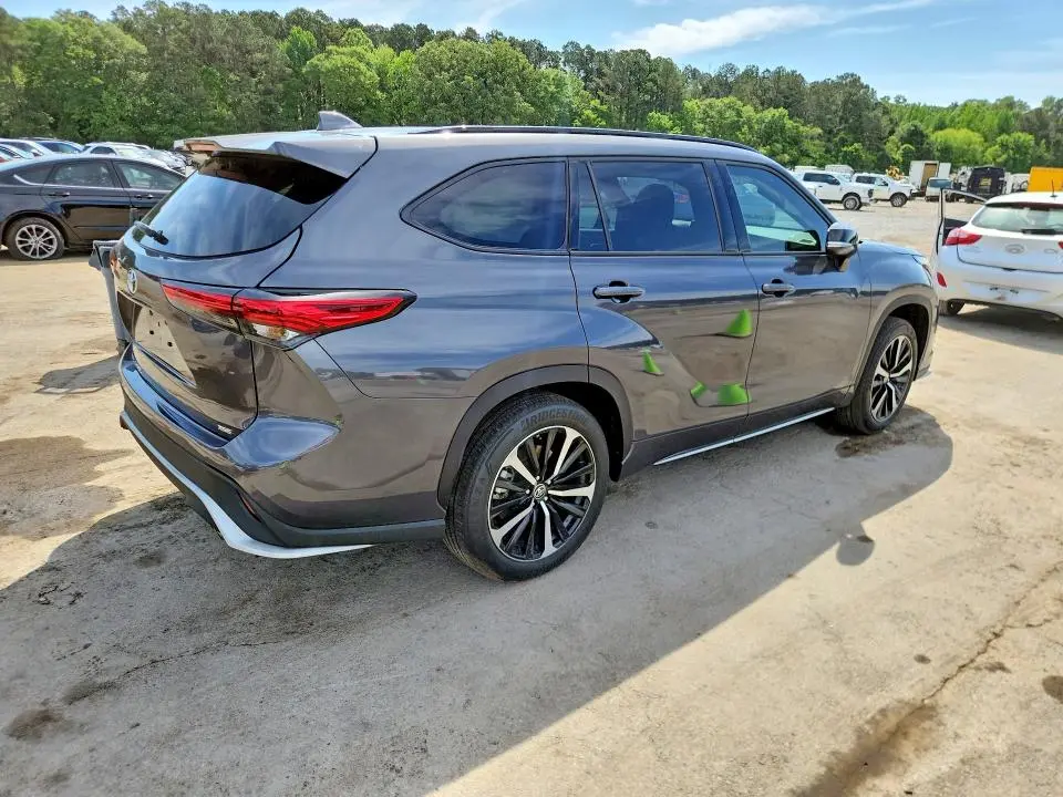 2022 TOYOTA HIGHLANDER XSE  
