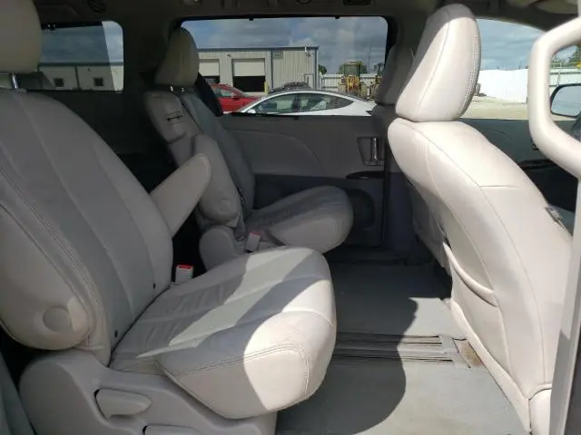 2011 TOYOTA SIENNA XLE