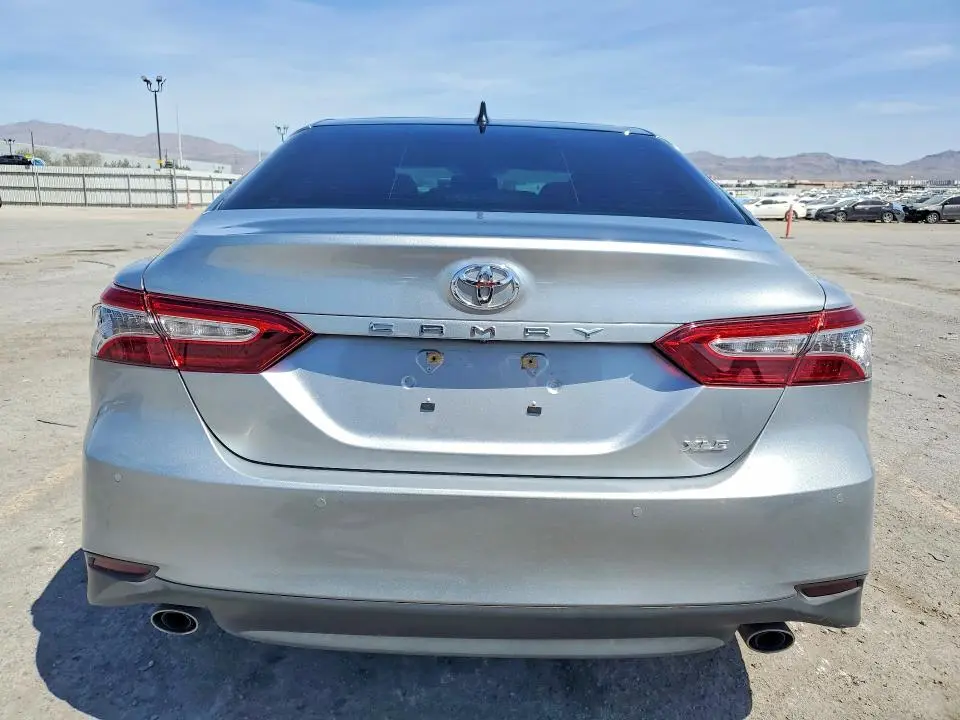 2020 TOYOTA CAMRY XLE  
