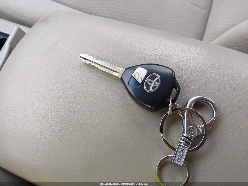 2011 TOYOTA CAMRY LE