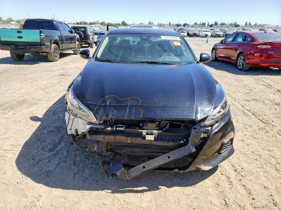 2021 NISSAN ALTIMA SV  