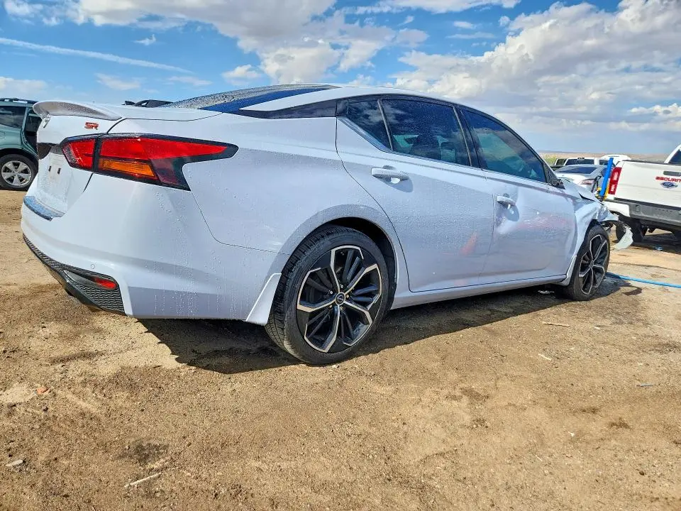 2023 NISSAN ALTIMA SR  