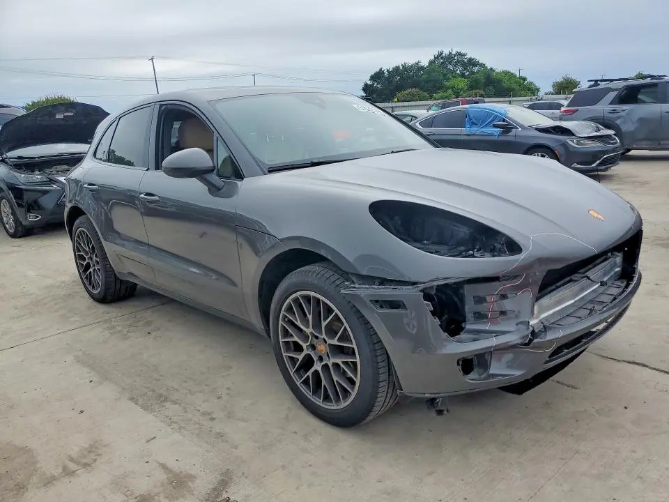 2018 PORSCHE MACAN   