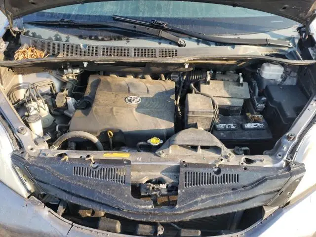 2011 TOYOTA SIENNA LE