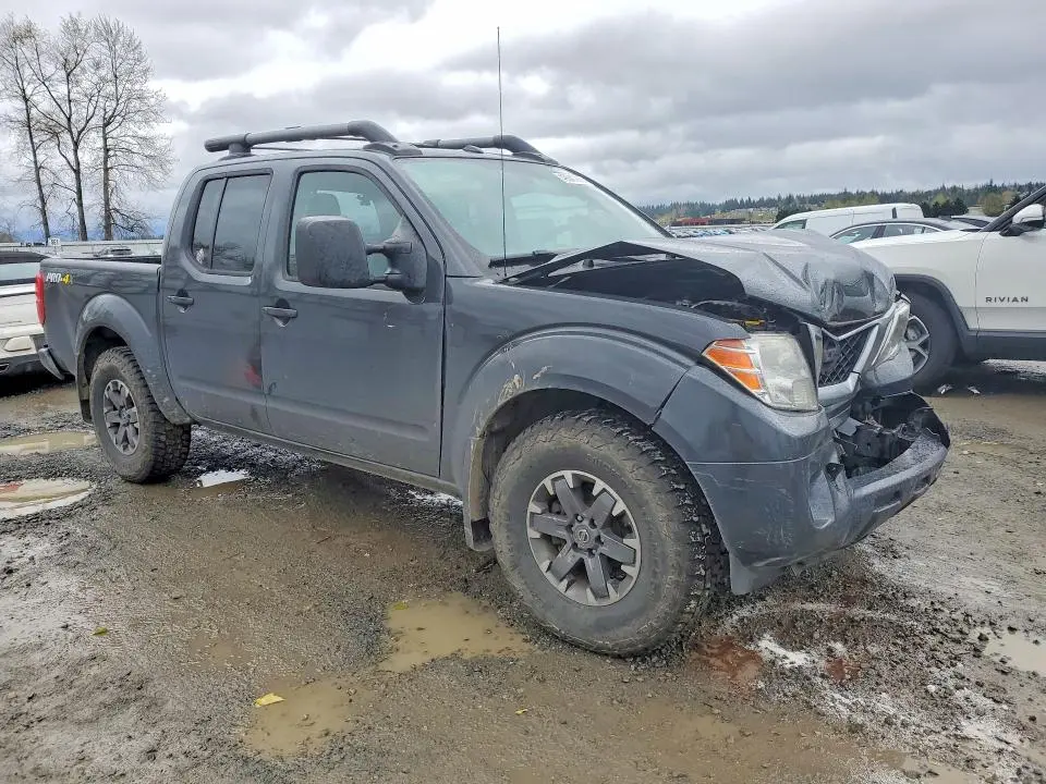 2015 NISSAN FRONTIER S  