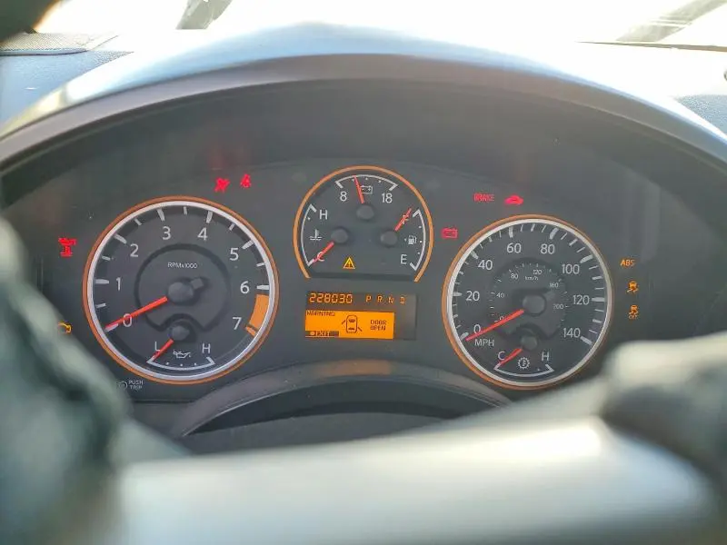 2013 NISSAN TITAN SV  