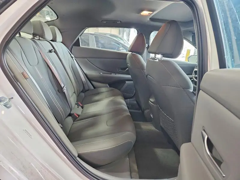 2025 HYUNDAI ELANTRA SEL  