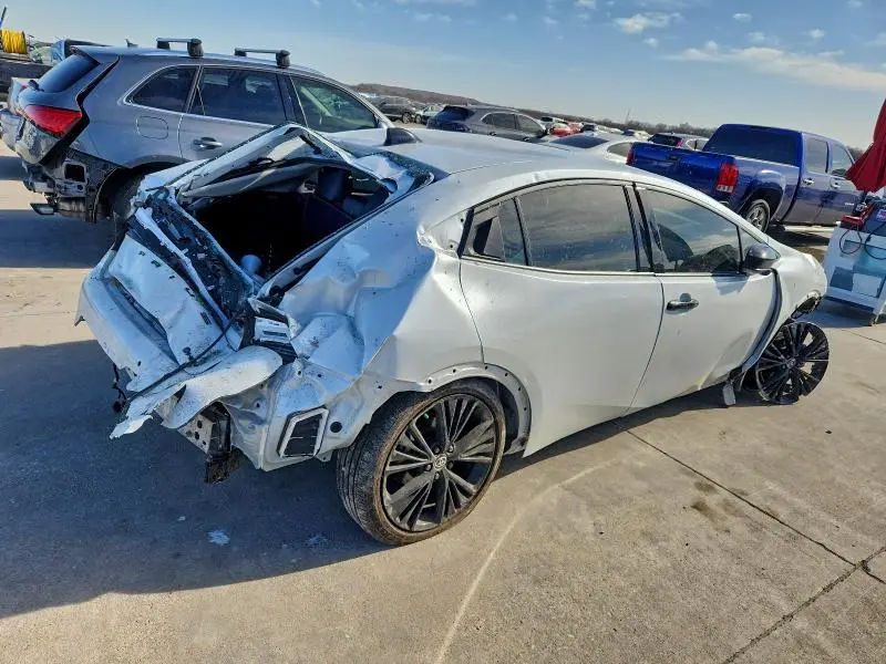 2025 TOYOTA PRIUS LE  