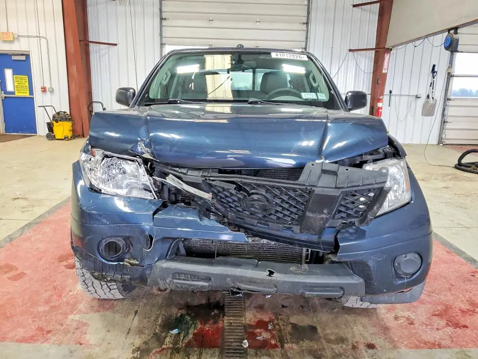 2016 NISSAN FRONTIER CREW CAB SE  