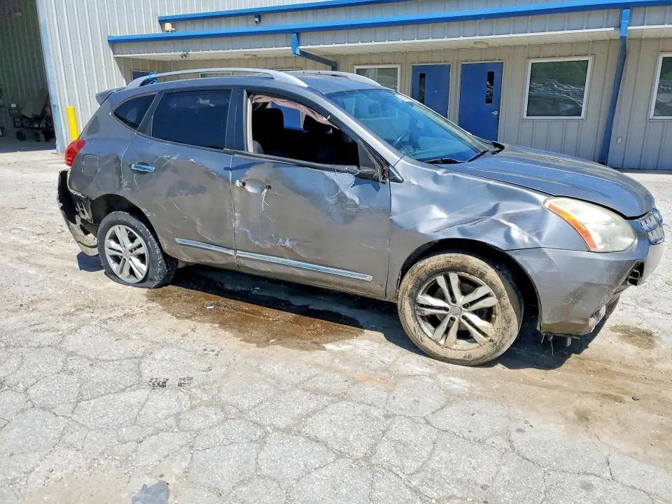 2013 NISSAN ROGUE S  