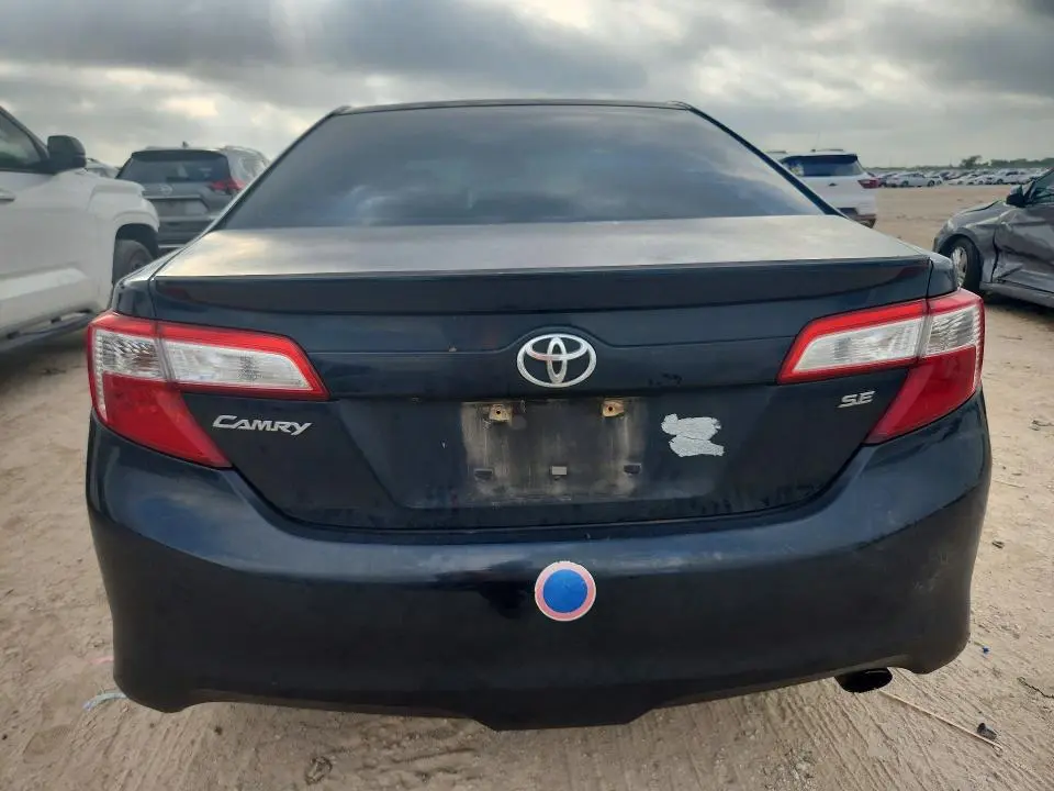 2014 TOYOTA CAMRY SE  