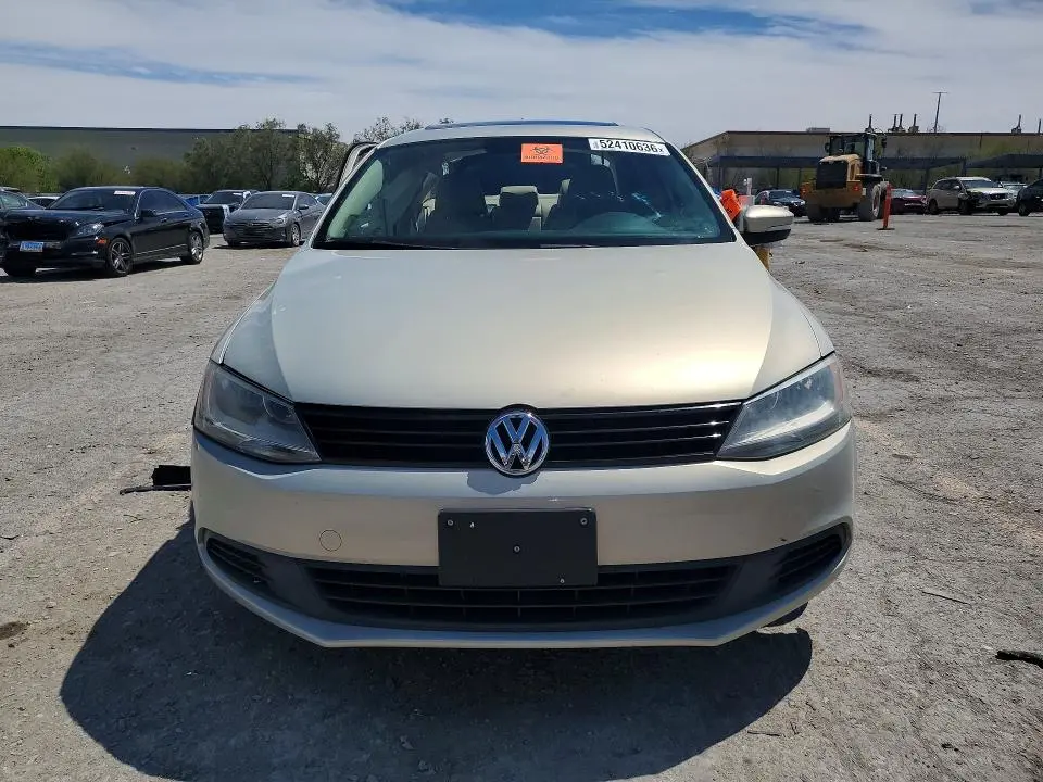 2011 VOLKSWAGEN JETTA SE  