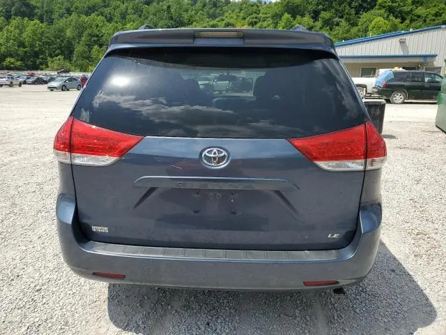 2014 TOYOTA SIENNA LE  