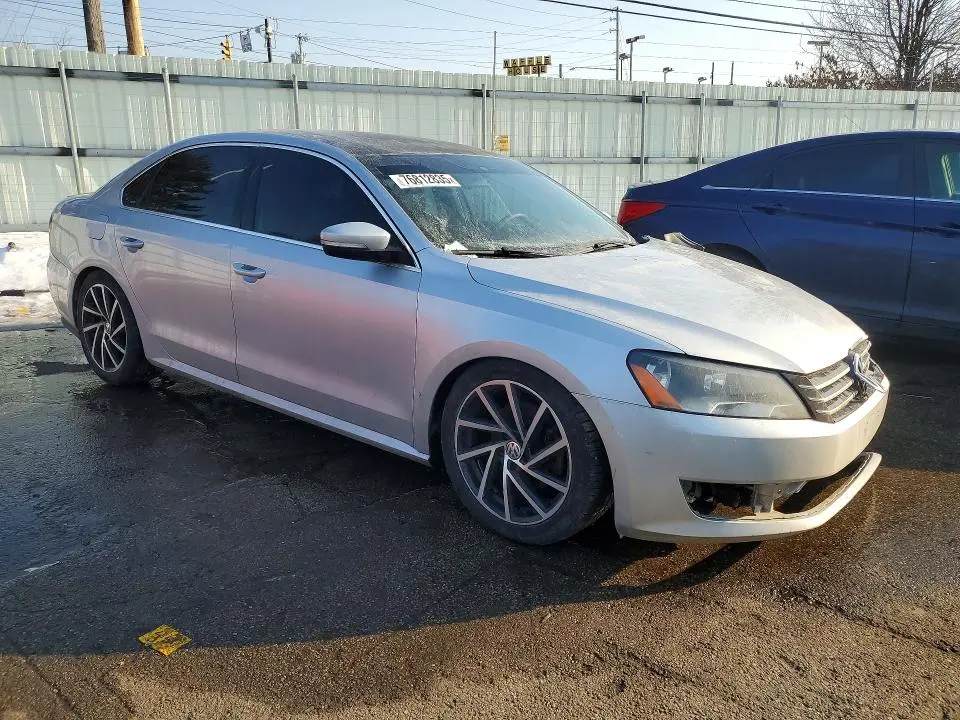 2013 VOLKSWAGEN PASSAT SE  