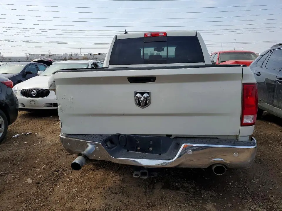 2016 RAM 1500 SLT  