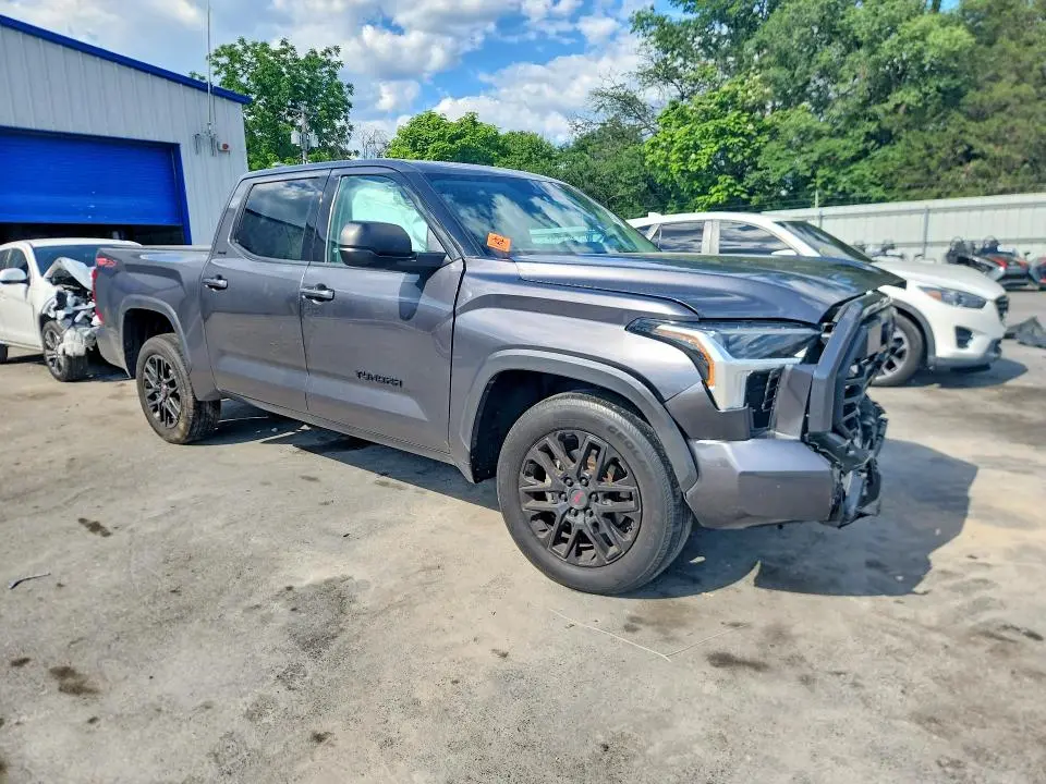 2023 TOYOTA TUNDRA SR5  