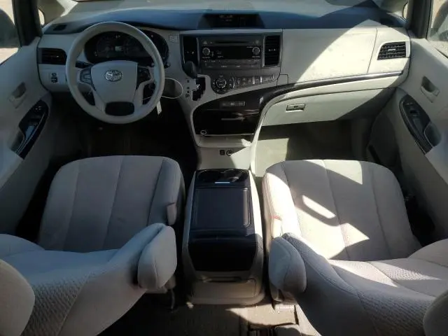 2014 TOYOTA SIENNA LE  
