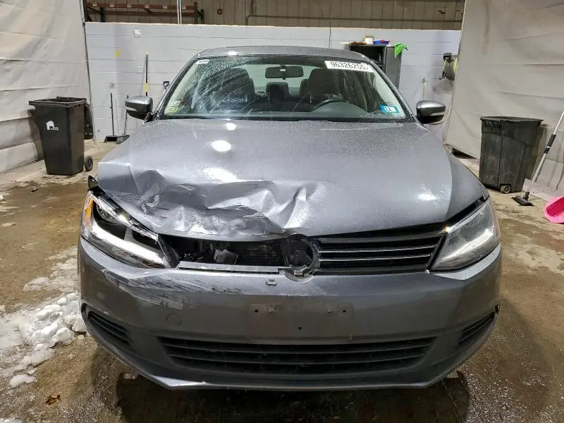 2012 VOLKSWAGEN JETTA SE  