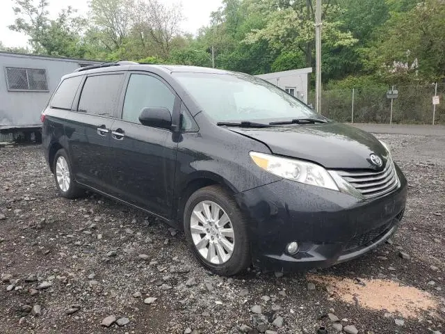 2015 TOYOTA SIENNA XLE  
