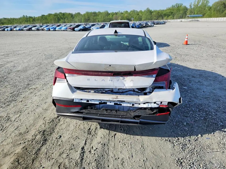 2026 HYUNDAI ELANTRA SE  