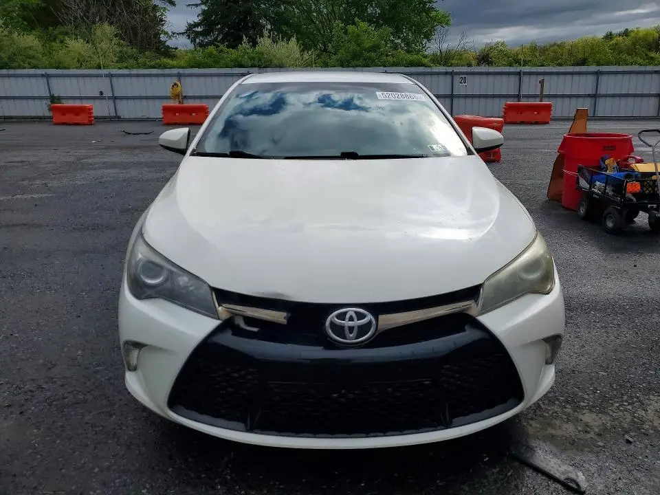 2016 TOYOTA CAMRY SE  