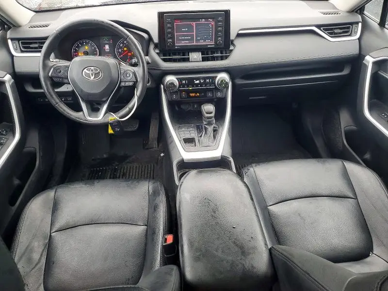 2021 TOYOTA RAV4 XLE  