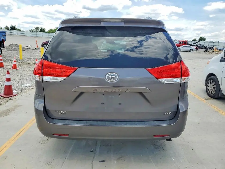 2013 TOYOTA SIENNA XLE 8-PASSENGER  