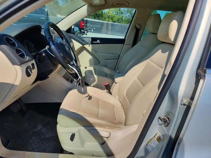 2011 VOLKSWAGEN TIGUAN S  